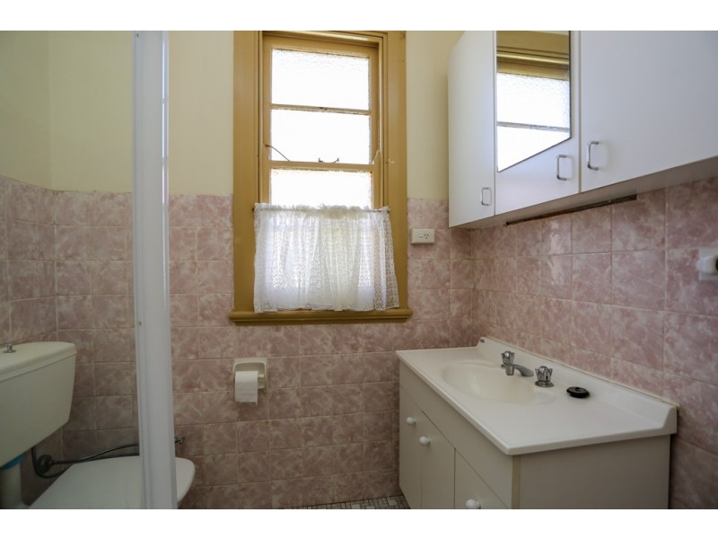16 Oakes Street, Bathurst NSW 2795