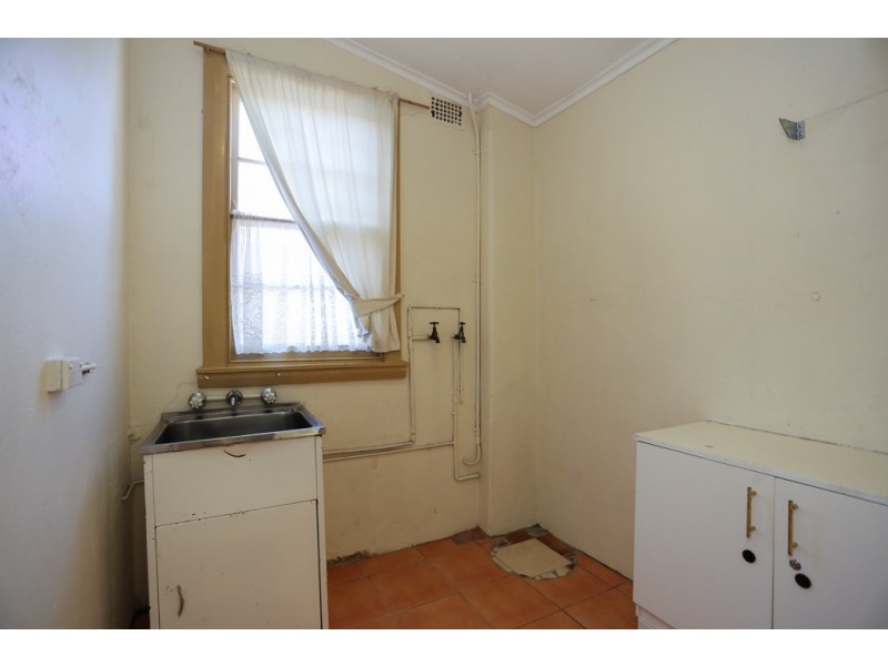 16 Oakes Street, Bathurst NSW 2795
