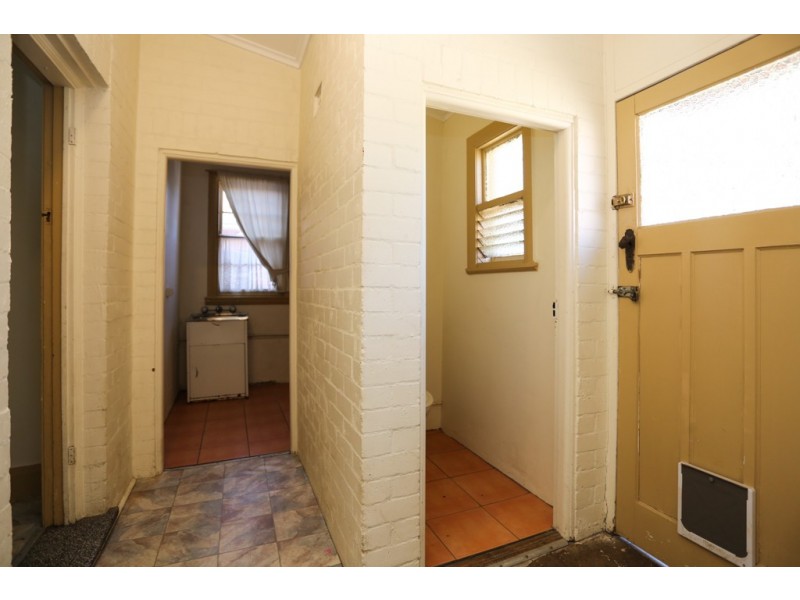 16 Oakes Street, Bathurst NSW 2795