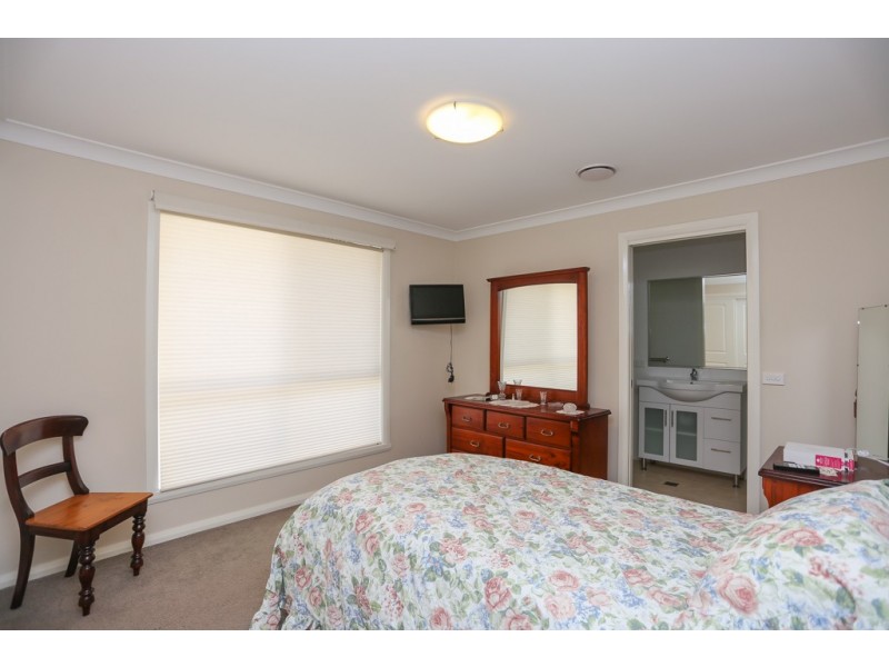 28a Rosemont Ave, Kelso NSW 2795