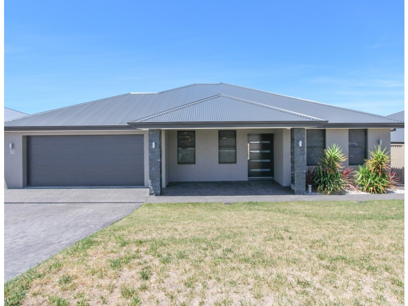 51 Graham Dr, Bathurst NSW 2795