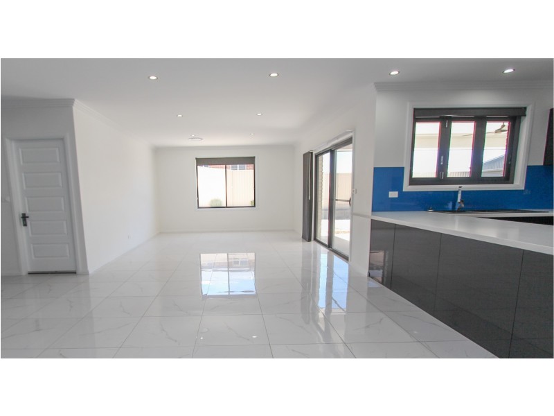 51 Graham Dr, Bathurst NSW 2795