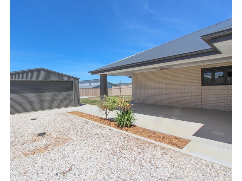 51 Graham Dr, Bathurst NSW 2795