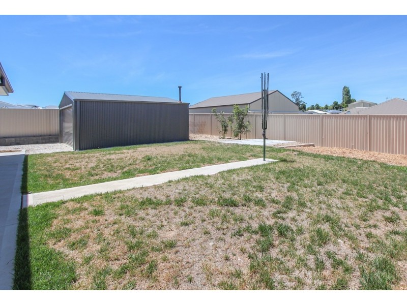51 Graham Dr, Bathurst NSW 2795