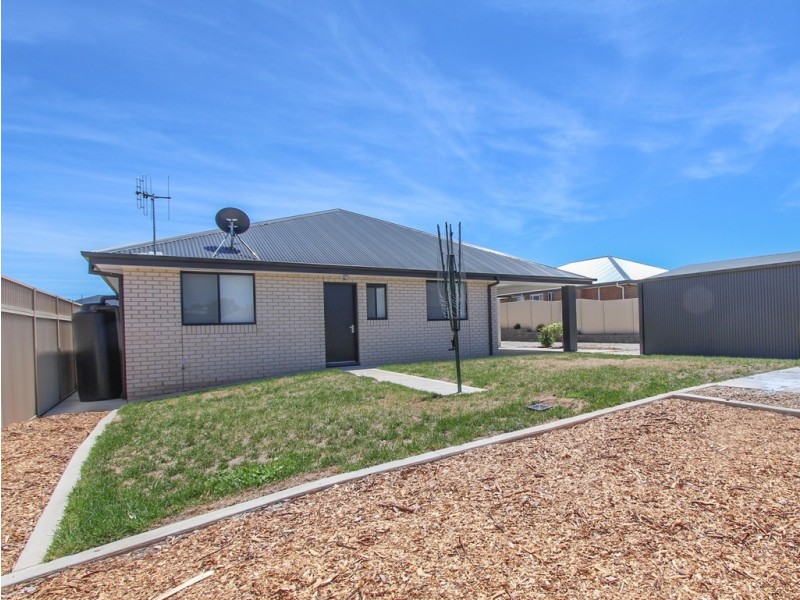 51 Graham Dr, Bathurst NSW 2795