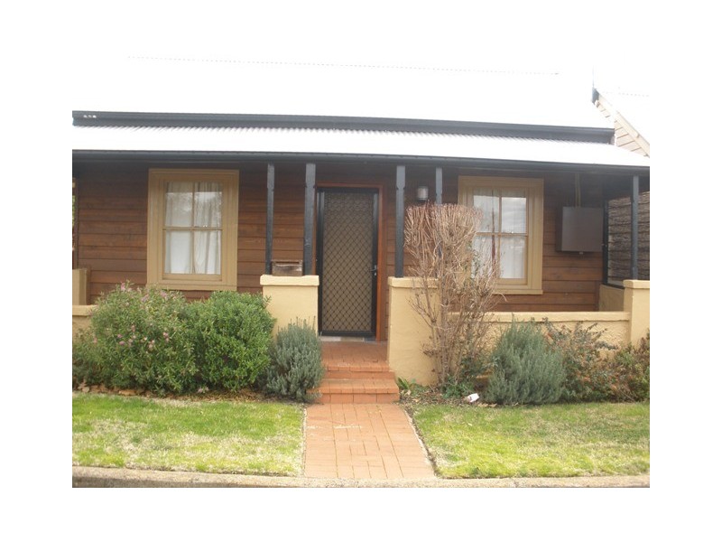 13 Devonshire Ln, Bathurst NSW 2795