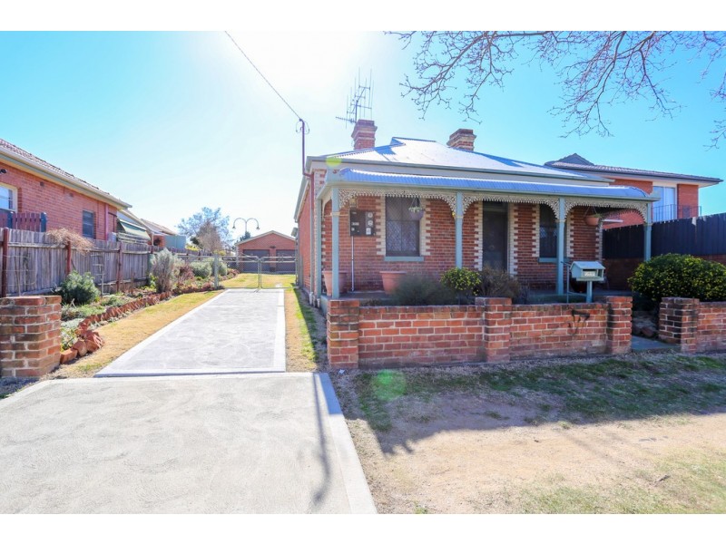 27 Charlotte Street, Bathurst NSW 2795