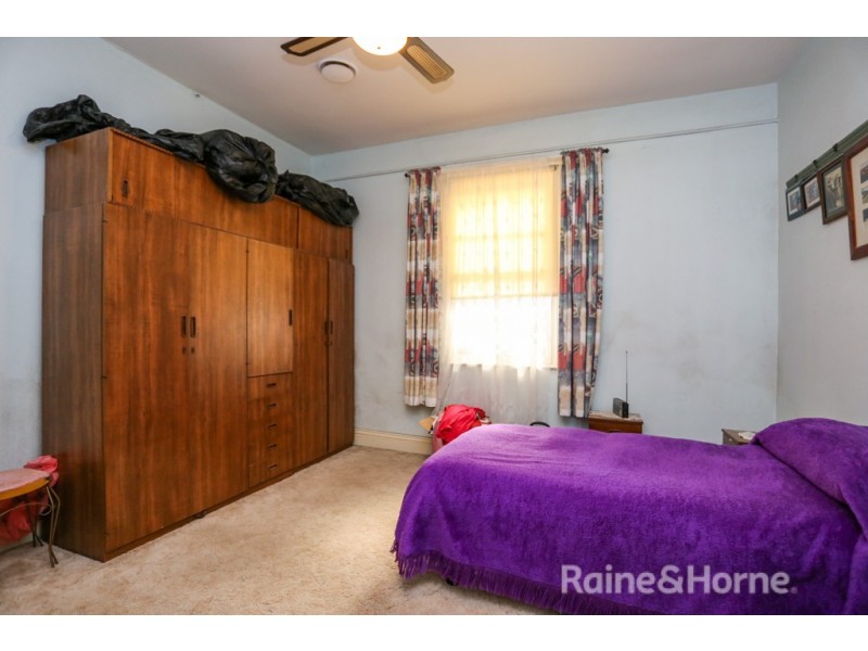 27 Charlotte Street, Bathurst NSW 2795