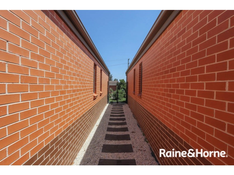 2/15 Marsden Lane, Kelso NSW 2795