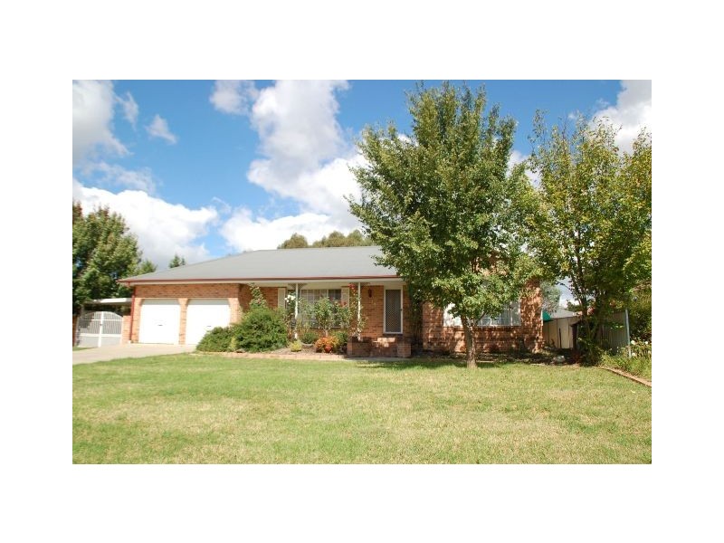 29 Abercrombie Dr, Bathurst NSW 2795