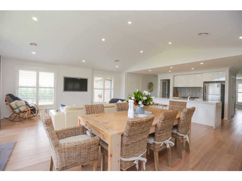 6 Vista Place, White Rock NSW 2795