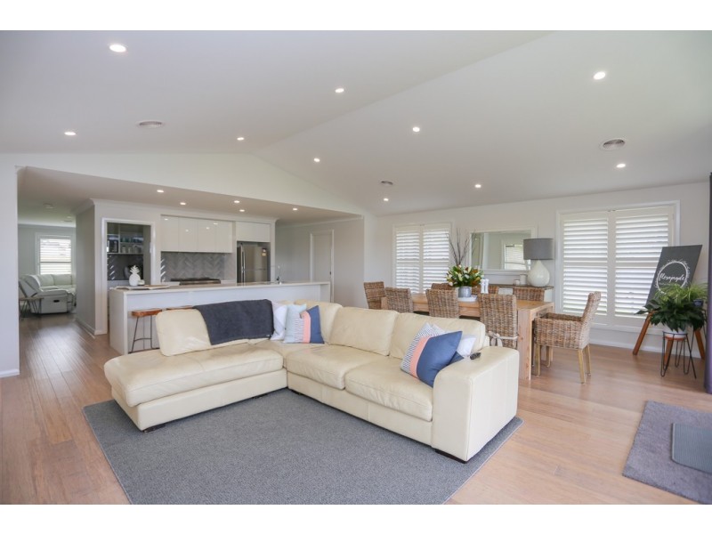 6 Vista Place, White Rock NSW 2795