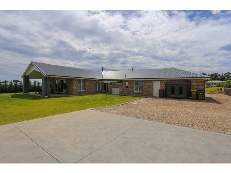 6 Vista Place, White Rock NSW 2795