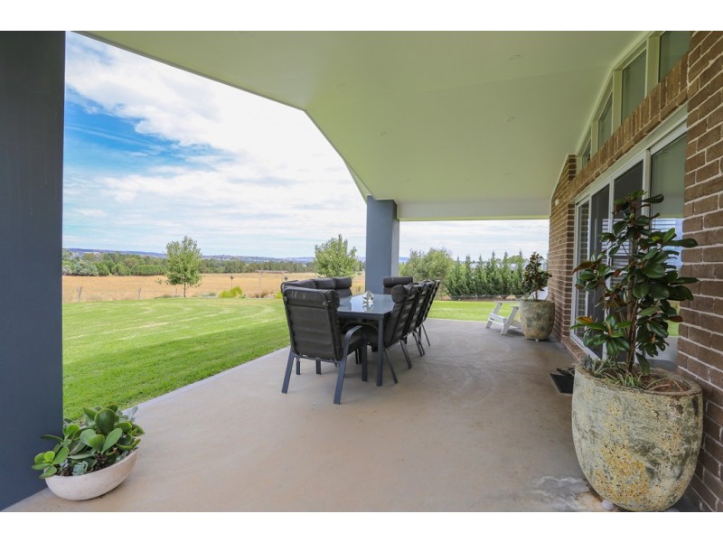 6 Vista Place, White Rock NSW 2795