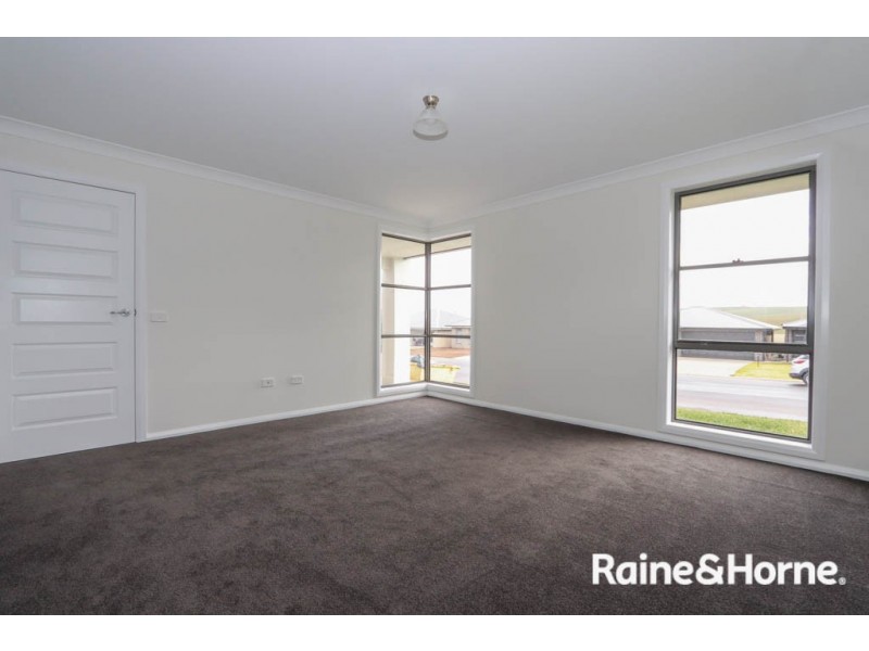 55 Emerald Drive, Kelso NSW 2795