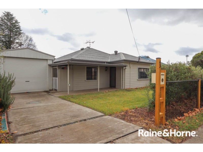 43 Seymour Street, Bathurst NSW 2795