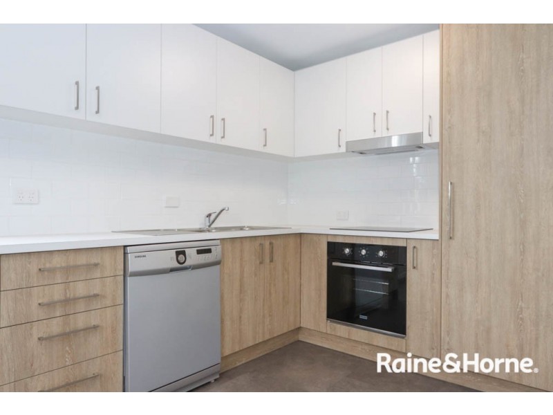 43 Seymour Street, Bathurst NSW 2795