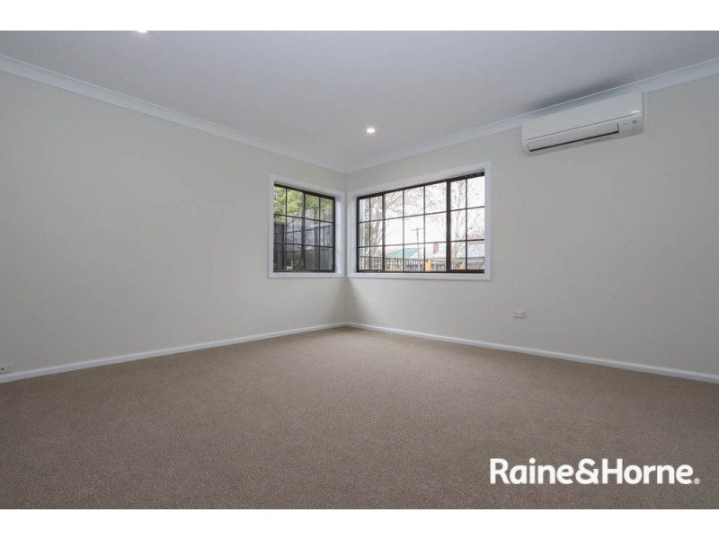 43 Seymour Street, Bathurst NSW 2795