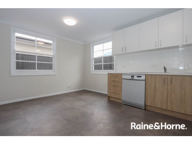 43 Seymour Street, Bathurst NSW 2795