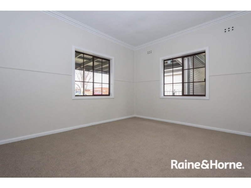 43 Seymour Street, Bathurst NSW 2795