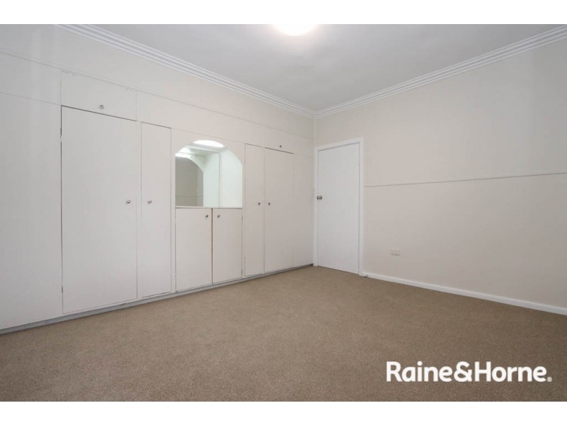 43 Seymour Street, Bathurst NSW 2795