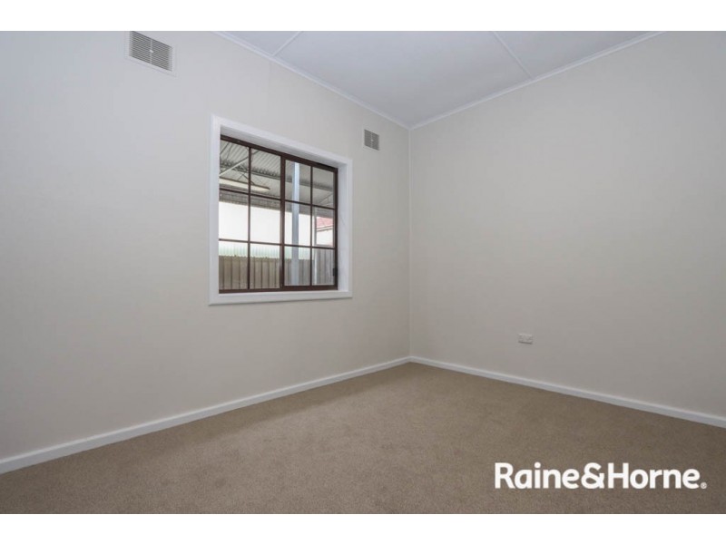 43 Seymour Street, Bathurst NSW 2795