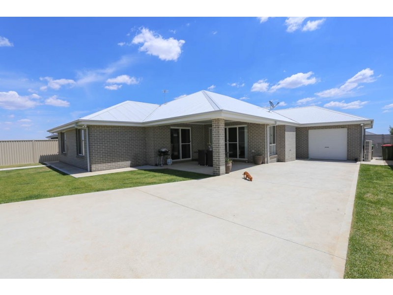 10 Ignatius Place, Kelso NSW 2795