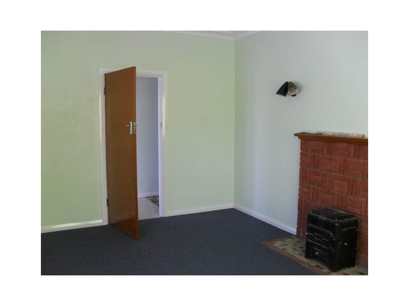 37  Keppel Upstairs, Bathurst NSW 2795