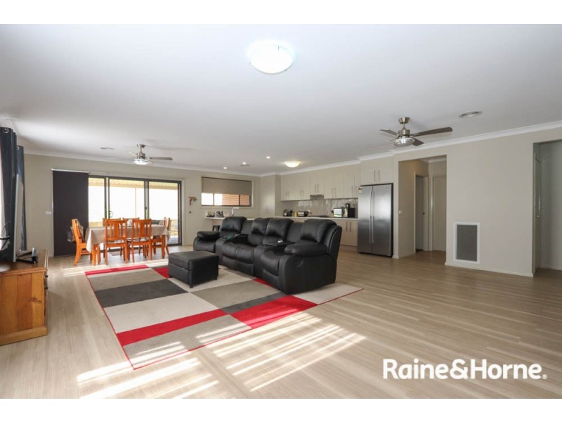 37 Christie Street, Raglan NSW 2795
