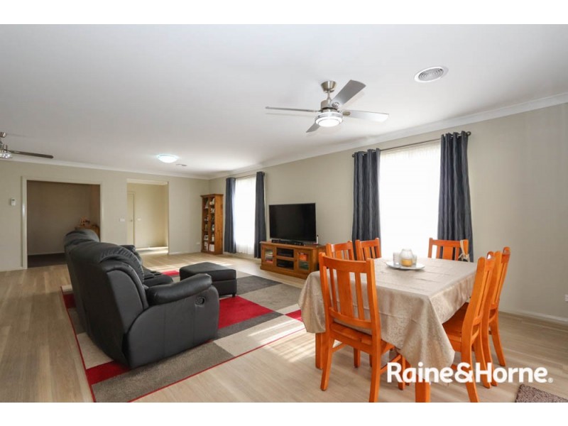 37 Christie Street, Raglan NSW 2795