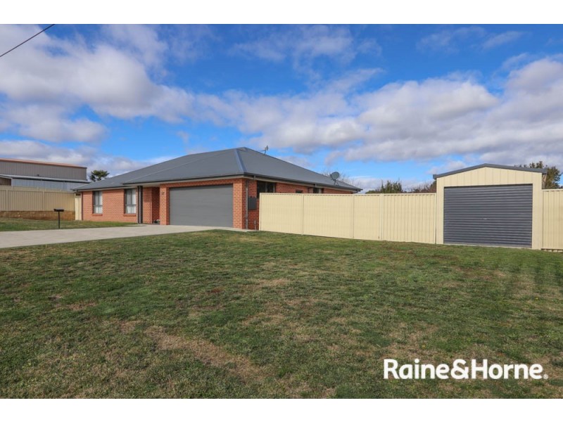 37 Christie Street, Raglan NSW 2795