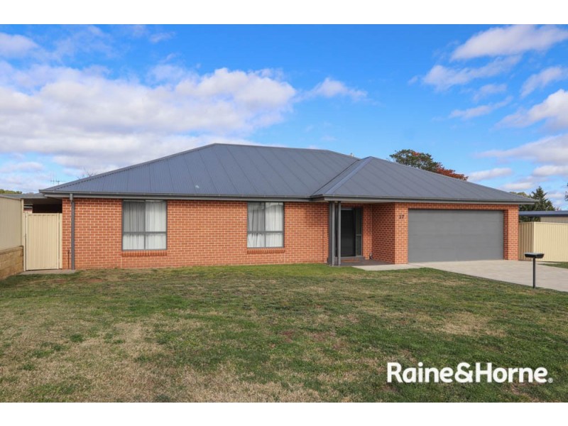 37 Christie Street, Raglan NSW 2795