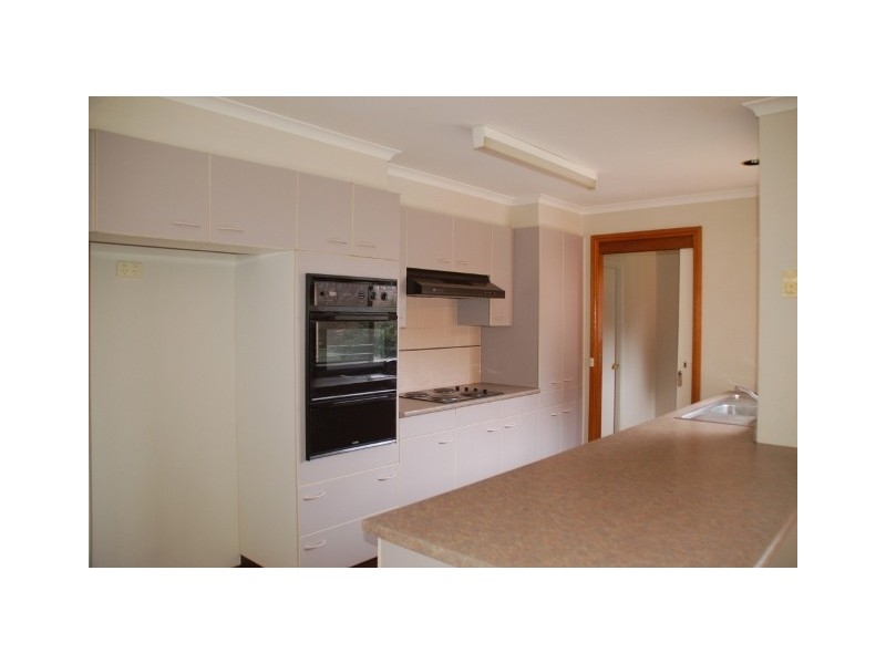 42 Cedar Drive, Bathurst NSW 2795