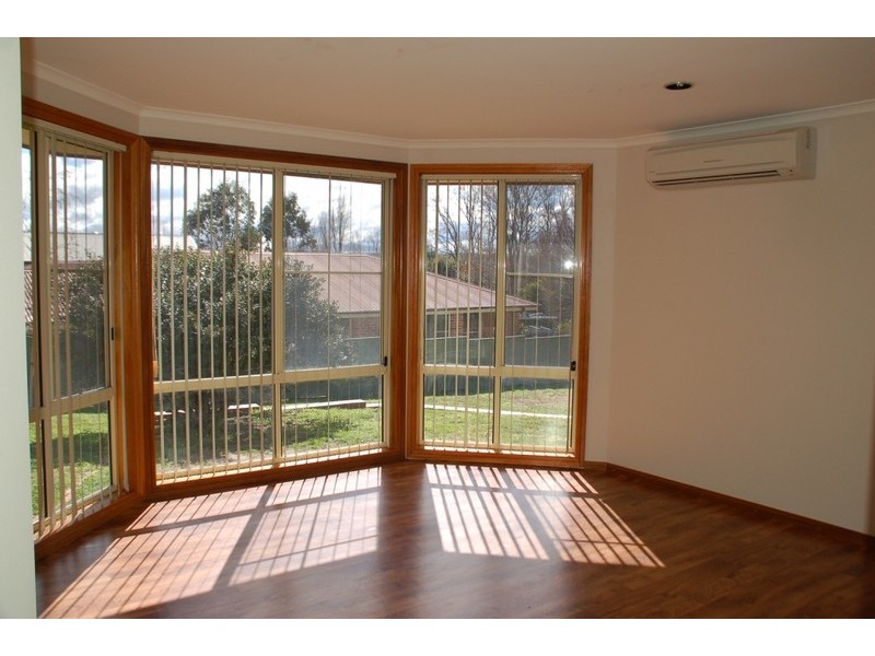 42 Cedar Drive, Bathurst NSW 2795