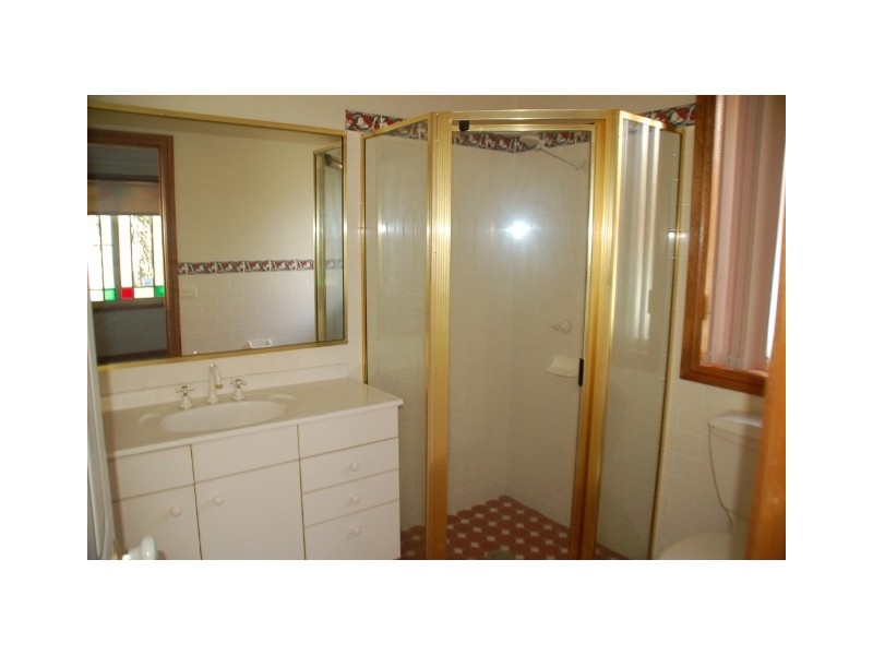 42 Cedar Drive, Bathurst NSW 2795