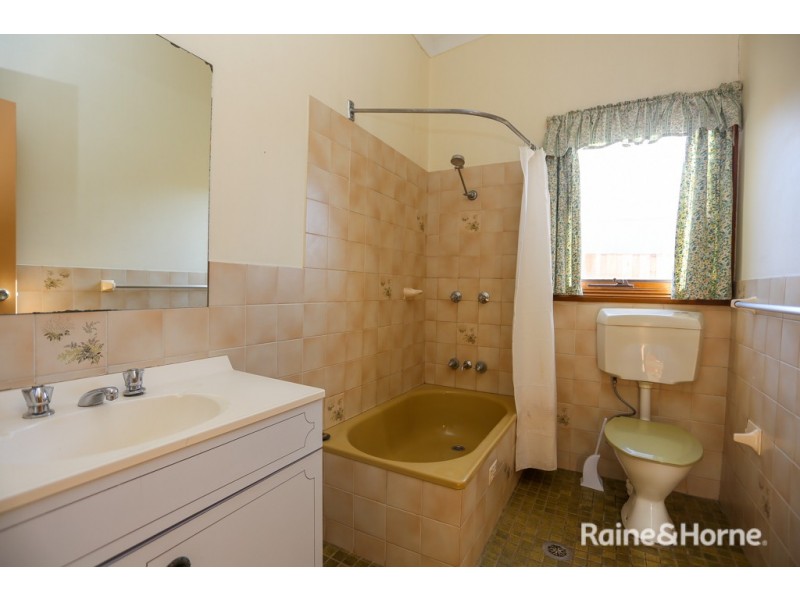 133 Stewart Street, Bathurst NSW 2795