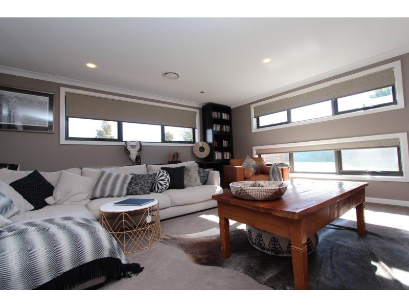 6 Cobb Pl, Bathurst NSW 2795