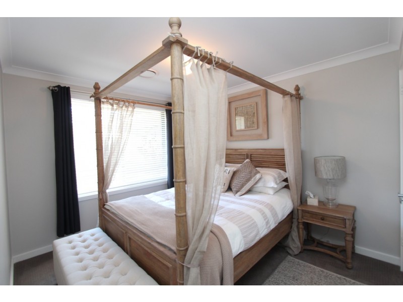 6 Cobb Pl, Bathurst NSW 2795