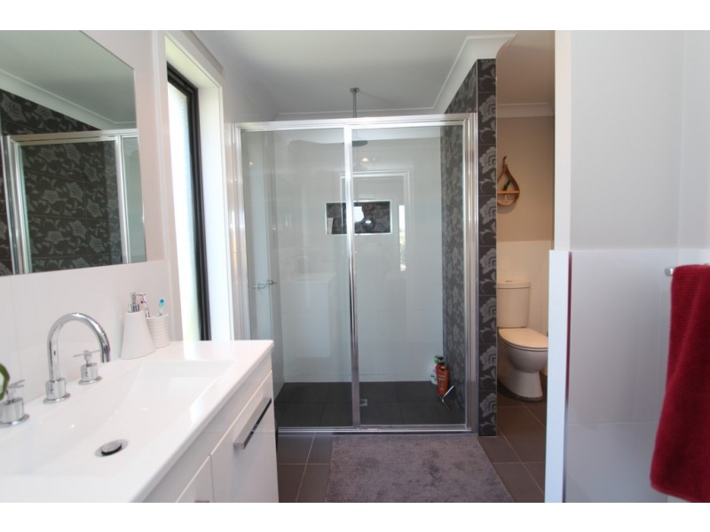 6 Cobb Pl, Bathurst NSW 2795