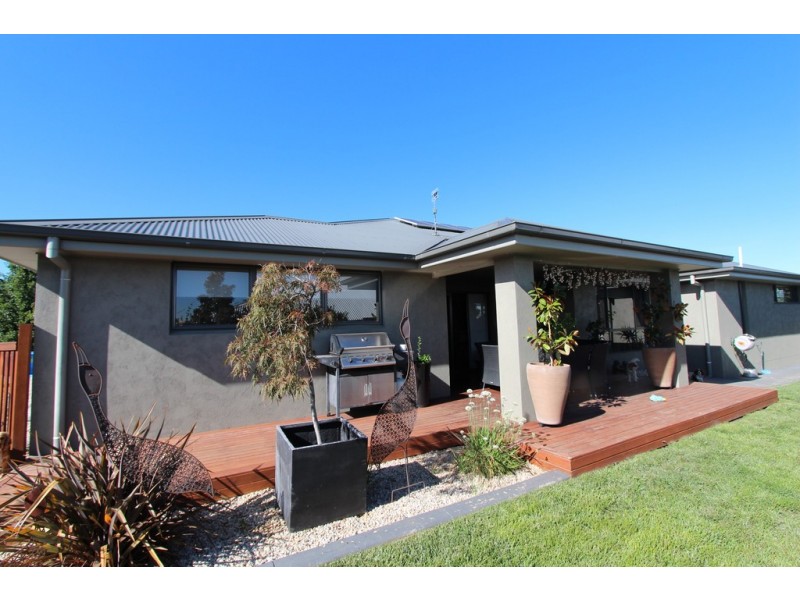 6 Cobb Pl, Bathurst NSW 2795