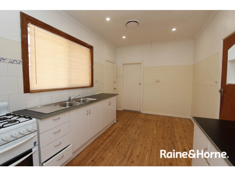 94 Sydney Rd, Kelso NSW 2795