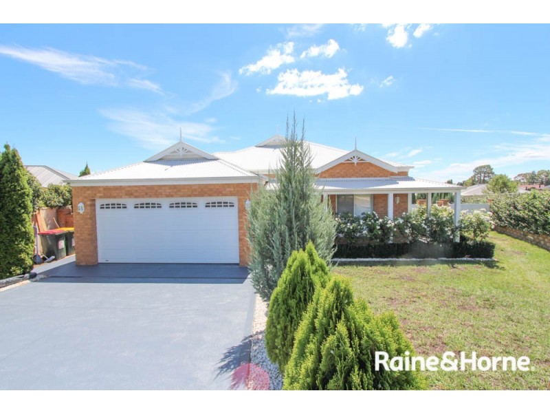 10 Walpole Cl, Bathurst NSW 2795