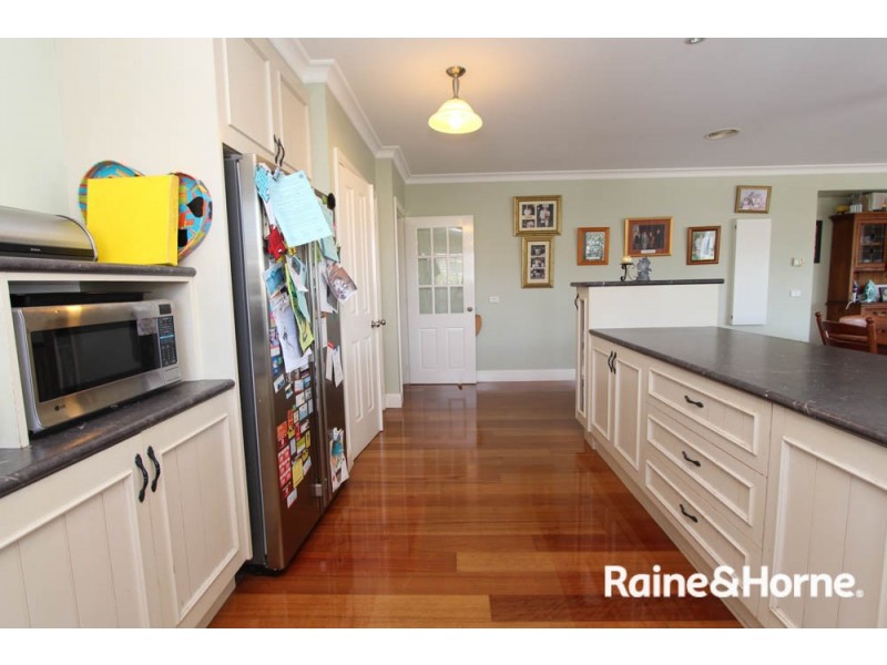 10 Walpole Cl, Bathurst NSW 2795