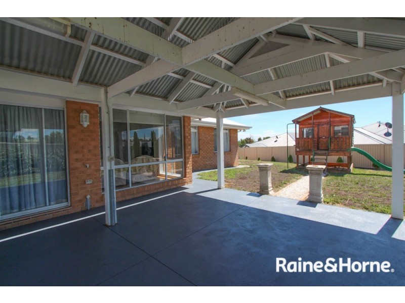 10 Walpole Cl, Bathurst NSW 2795