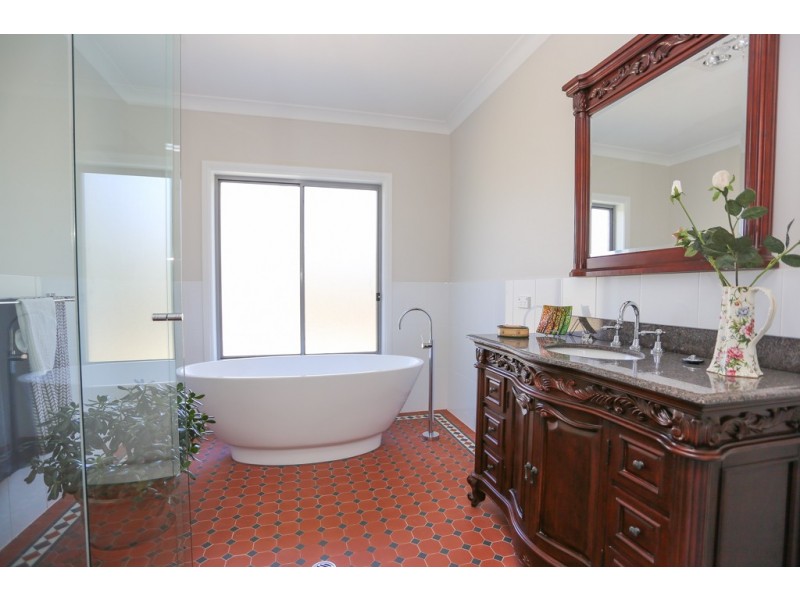 28 Arcadia Place, Meadow Flat NSW 2795