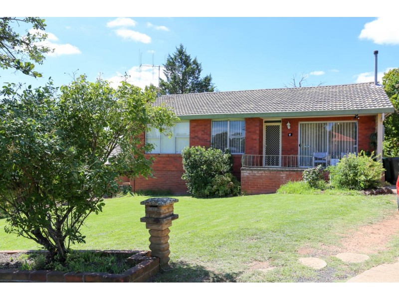 4 Raglan Street, South Bathurst NSW 2795