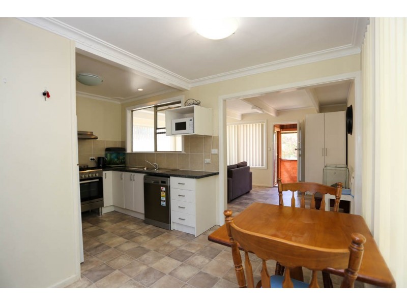 4 Raglan Street, South Bathurst NSW 2795