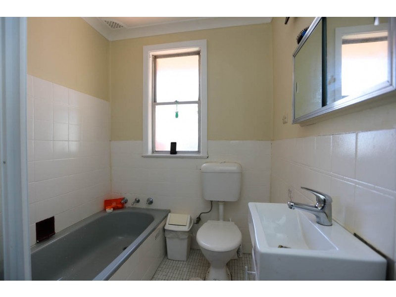 4 Raglan Street, South Bathurst NSW 2795