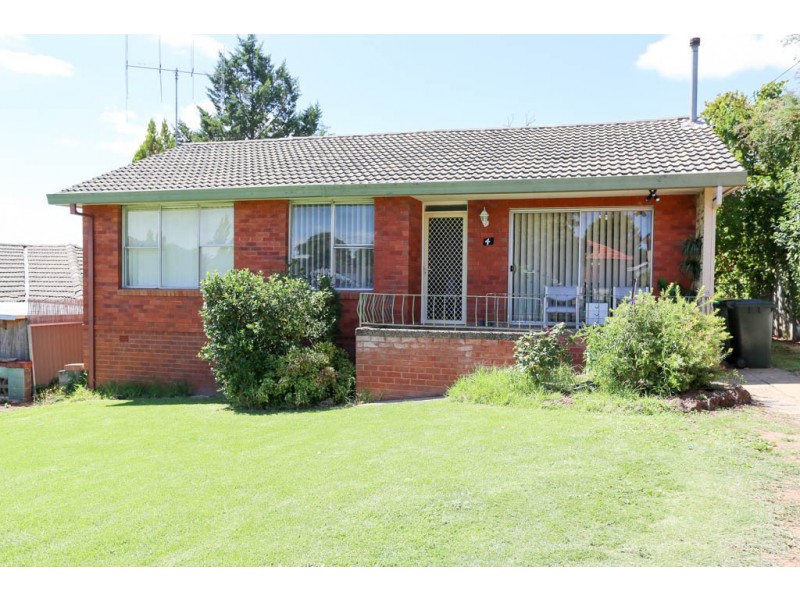 4 Raglan Street, South Bathurst NSW 2795