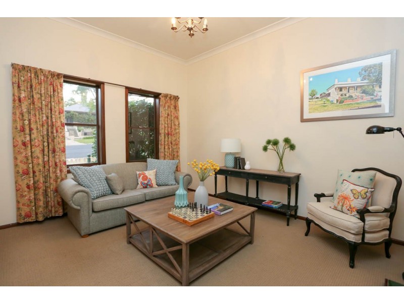 341 Russell Street, Bathurst NSW 2795